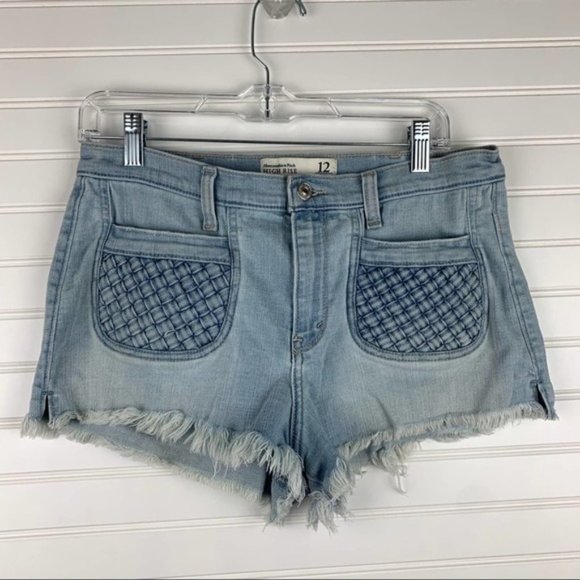 Abercrombie & Fitch Light Wash Woven Pocket Shorts - Picture 2 of 10